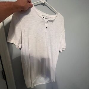Men’s apt 9 3 button summer tshirt
